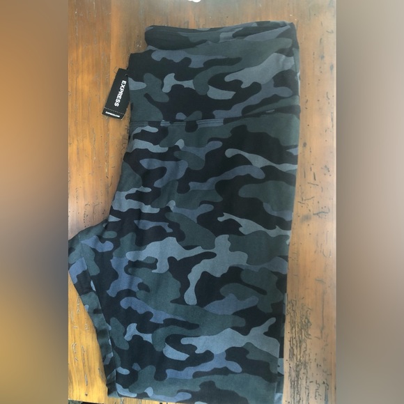 EXPRESS Camouflage legging pants lounge, exercise, run errands, lunch etc NEW L - Picture 8 of 12